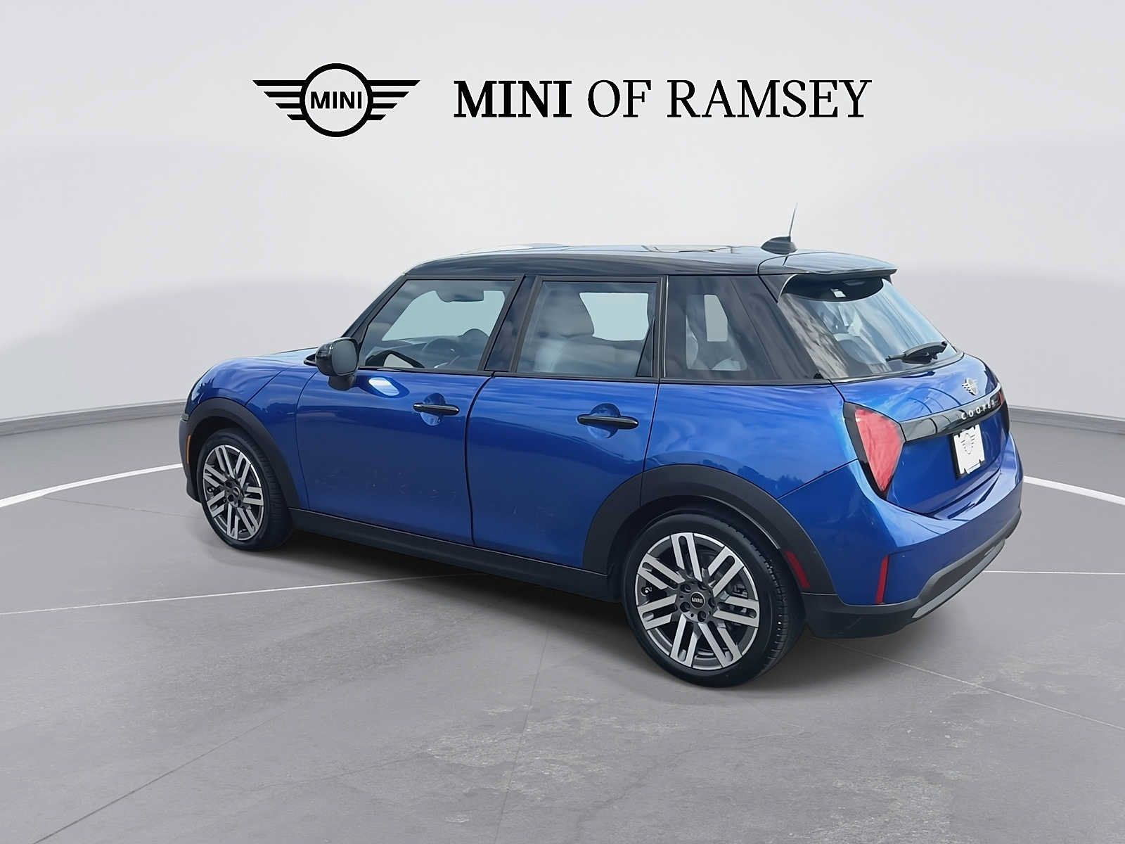 Used 2026 MINI Cooper 4-Door Hardtop FWD image 6