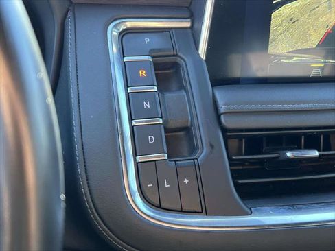 Used 2024 Chevrolet Suburban LT image 29