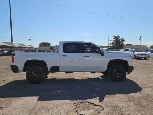 New 2026 Chevrolet Silverado 2500 ZR2 w/ LPO, Dark Essentials Package AWD/4WD image 9