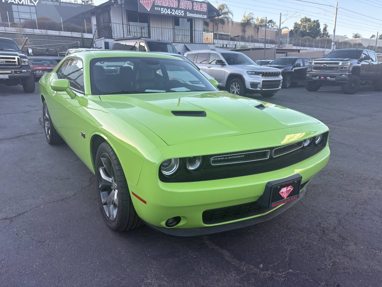 Used 2015 Dodge Challenger R/T Plus RWD image 2