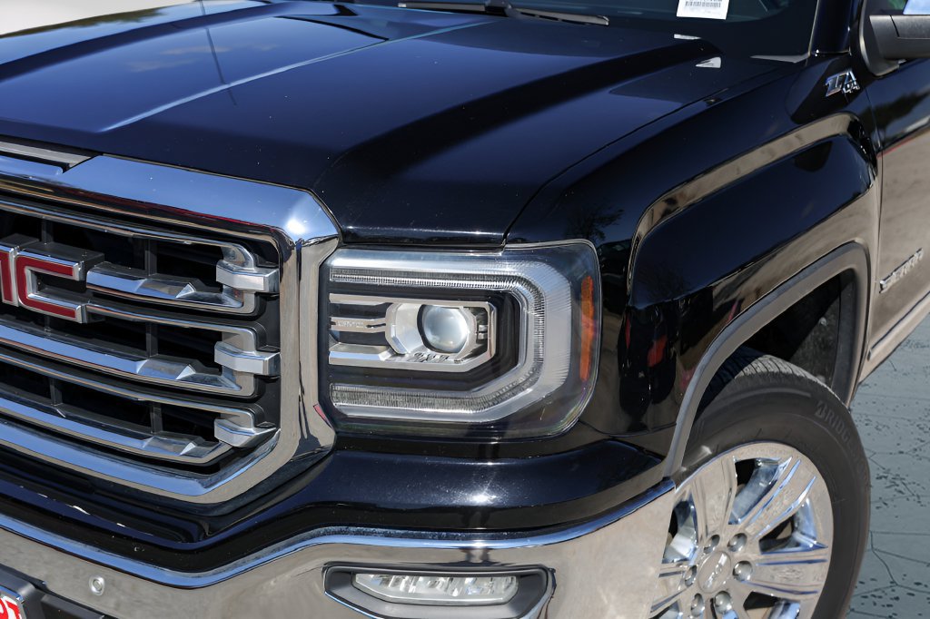 Used 2018 GMC Sierra 1500 SLT AWD/4WD image 2