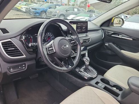 Used 2021 Kia Seltos SX w/ SX Sunroof Package image 13