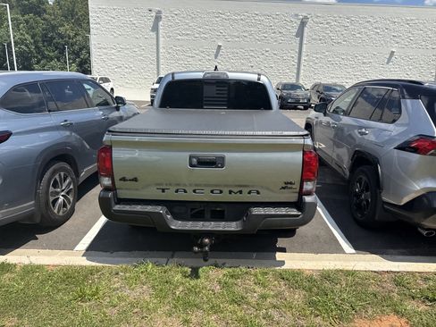 Used 2023 Toyota Tacoma SR5 w/ Technology Package AWD/4WD image 8