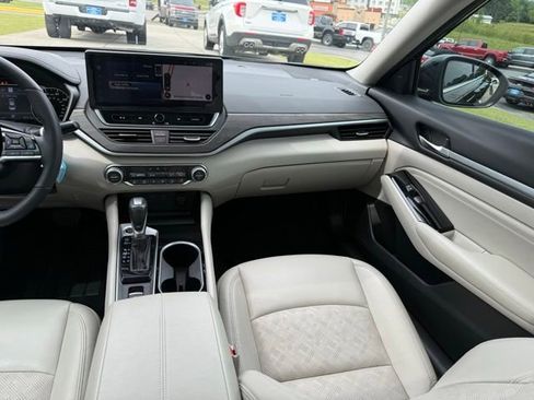 Used 2023 Nissan Altima 2.5 SL FWD image 10
