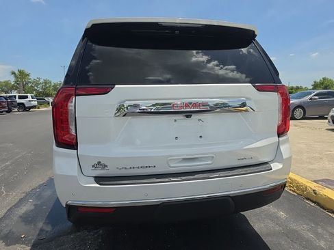 Used 2024 GMC Yukon XL SLT w/ SLT Luxury Package RWD image 12