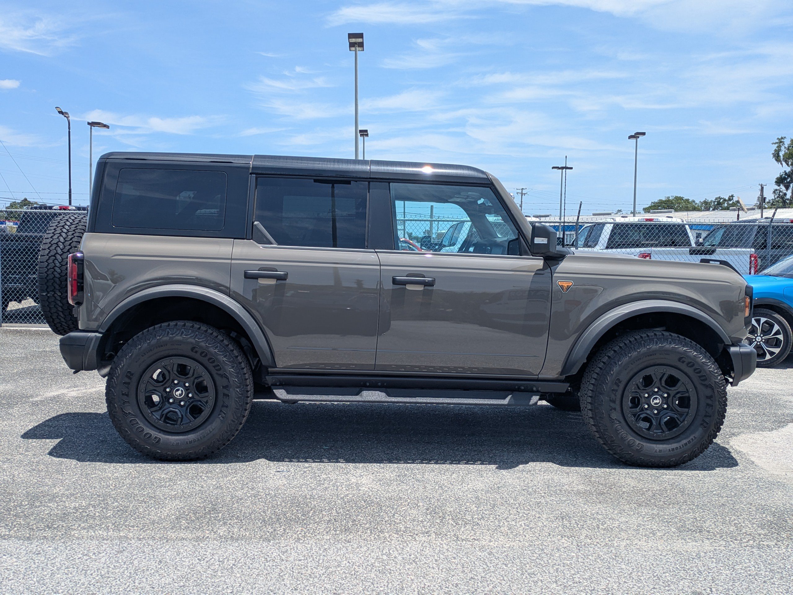 Used 2025 Ford Bronco Badlands AWD/4WD image 3
