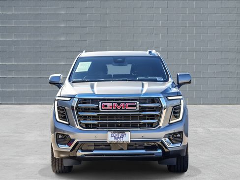 Used 2025 GMC Yukon Elevation image 2