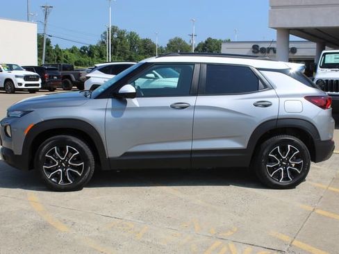 Used 2023 Chevrolet TrailBlazer ACTIV AWD/4WD image 2