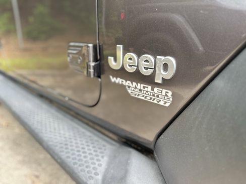 Used 2019 Jeep Wrangler Unlimited Sport S image 15