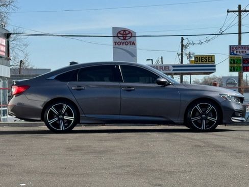 Used 2019 Honda Accord Sport image 4