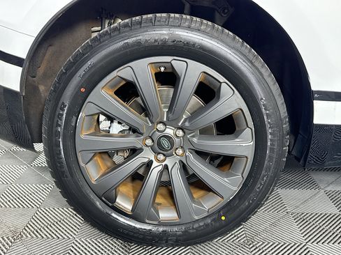 Used 2019 Land Rover Range Rover Velar R-Dynamic SE image 32