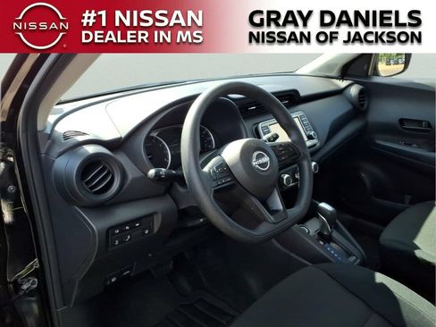 Certified 2025 Nissan Kicks Play S FWD image 11