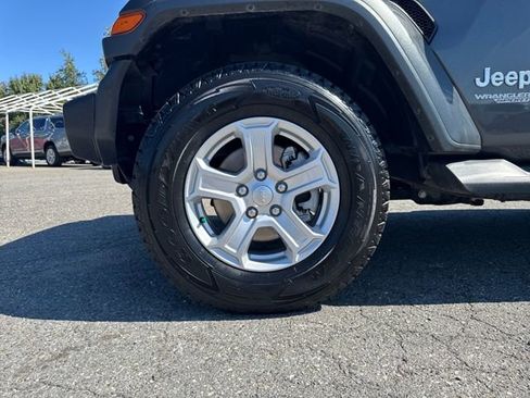 Used 2019 Jeep Wrangler Sport S image 25