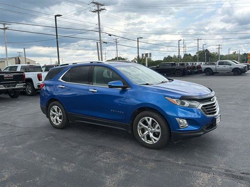 Used 2019 Chevrolet Equinox LT w/ Sun & Navigation Package AWD/4WD image 2