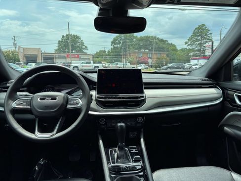 Used 2025 Jeep Compass Limited AWD/4WD image 29