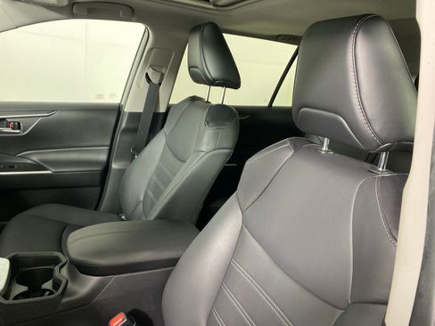 Certified 2021 Toyota RAV4 XLE Premium image 9