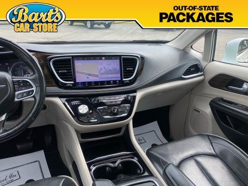 Used 2022 Chrysler Pacifica Limited FWD image 23