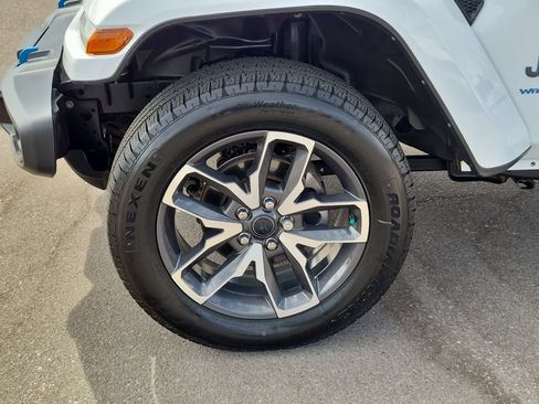 Used 2024 Jeep Wrangler Unlimited AWD/4WD image 10