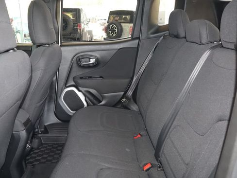 Used 2019 Jeep Renegade Latitude FWD image 33