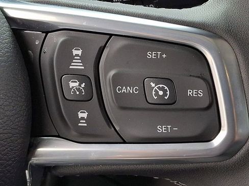 Used 2025 Jeep Wrangler Unlimited Sahara image 21