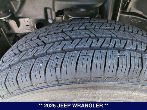 Used 2025 Jeep Wrangler Unlimited Sahara w/ Technology Group AWD/4WD image 31