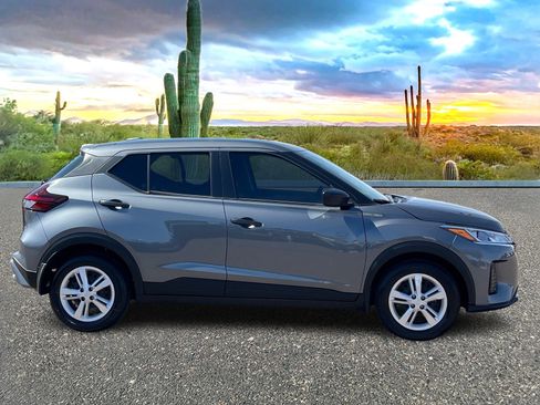 Certified 2025 Nissan Kicks Play S image 6