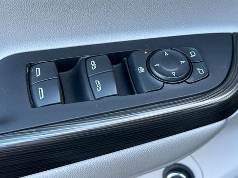 Used 2023 GMC Acadia SLT image 12