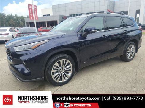 Certified 2026 Toyota Highlander Platinum AWD/4WD image 1