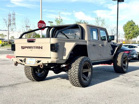 Used 2025 Jeep Gladiator Sport image 8