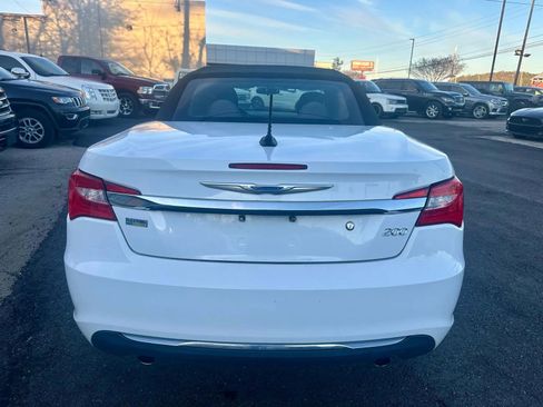 Used 2012 Chrysler 200 Touring image 3