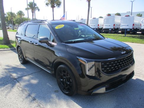 Used 2025 Kia Carnival SX Prestige FWD image 1