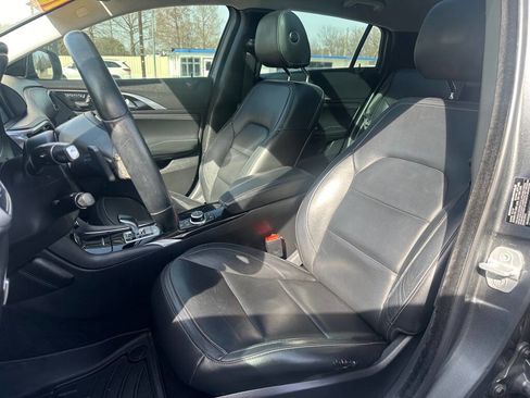 Used 2018 INFINITI QX30 Premium w/ Navigation Package image 9