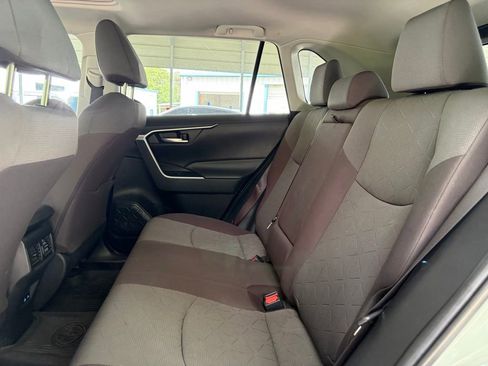 Used 2022 Toyota RAV4 XLE w/ Convenience Package FWD image 6
