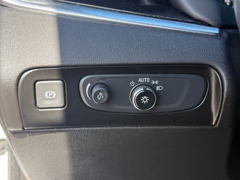 Used 2021 Buick Enclave Avenir w/ Avenir Technology Package FWD image 22