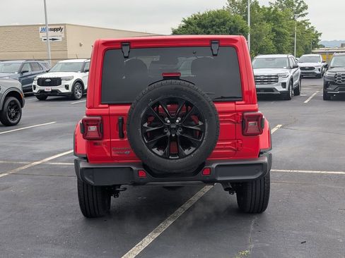 Used 2025 Jeep Wrangler Unlimited Sahara w/ Safety Group AWD/4WD image 9
