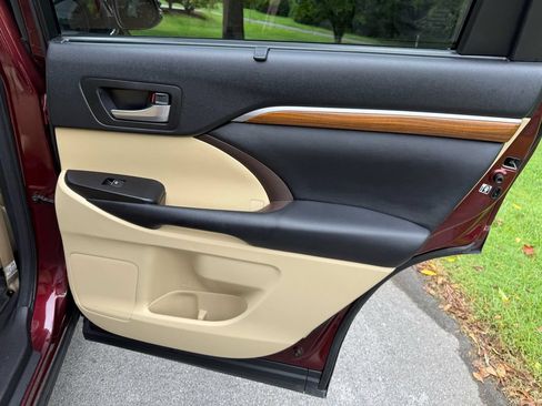 Used 2017 Toyota Highlander Limited AWD/4WD image 42