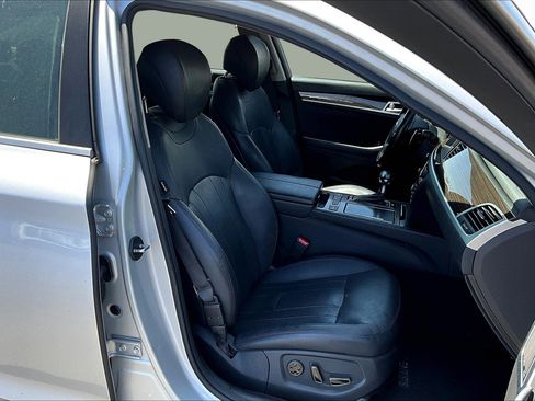 Used 2018 Genesis G80 3.8 w/ Option Group 02 image 7