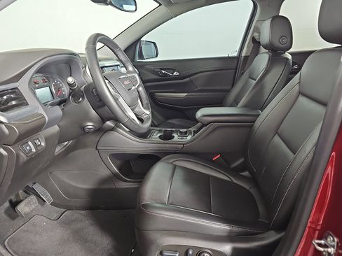 Used 2023 GMC Acadia SLT w/ Preferred Package image 4