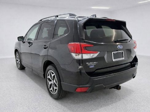 Used 2019 Subaru Forester Premium w/ All-Weather Package AWD/4WD image 5