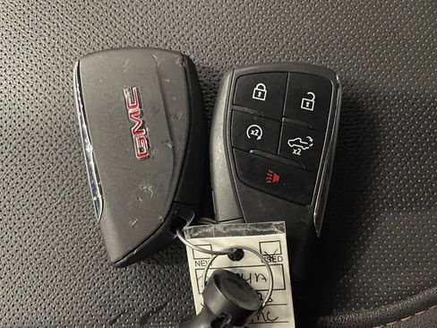 Used 2023 GMC Sierra 1500 AT4 w/ Technology Package AWD/4WD image 19