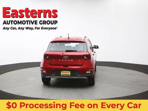 Used 2023 Hyundai Venue Limited FWD image 38