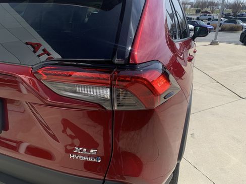 Certified 2021 Toyota RAV4 XLE Premium image 12
