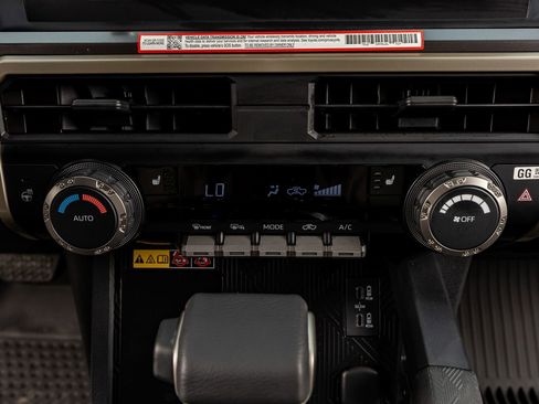 Used 2025 Toyota Tacoma SR5 image 27