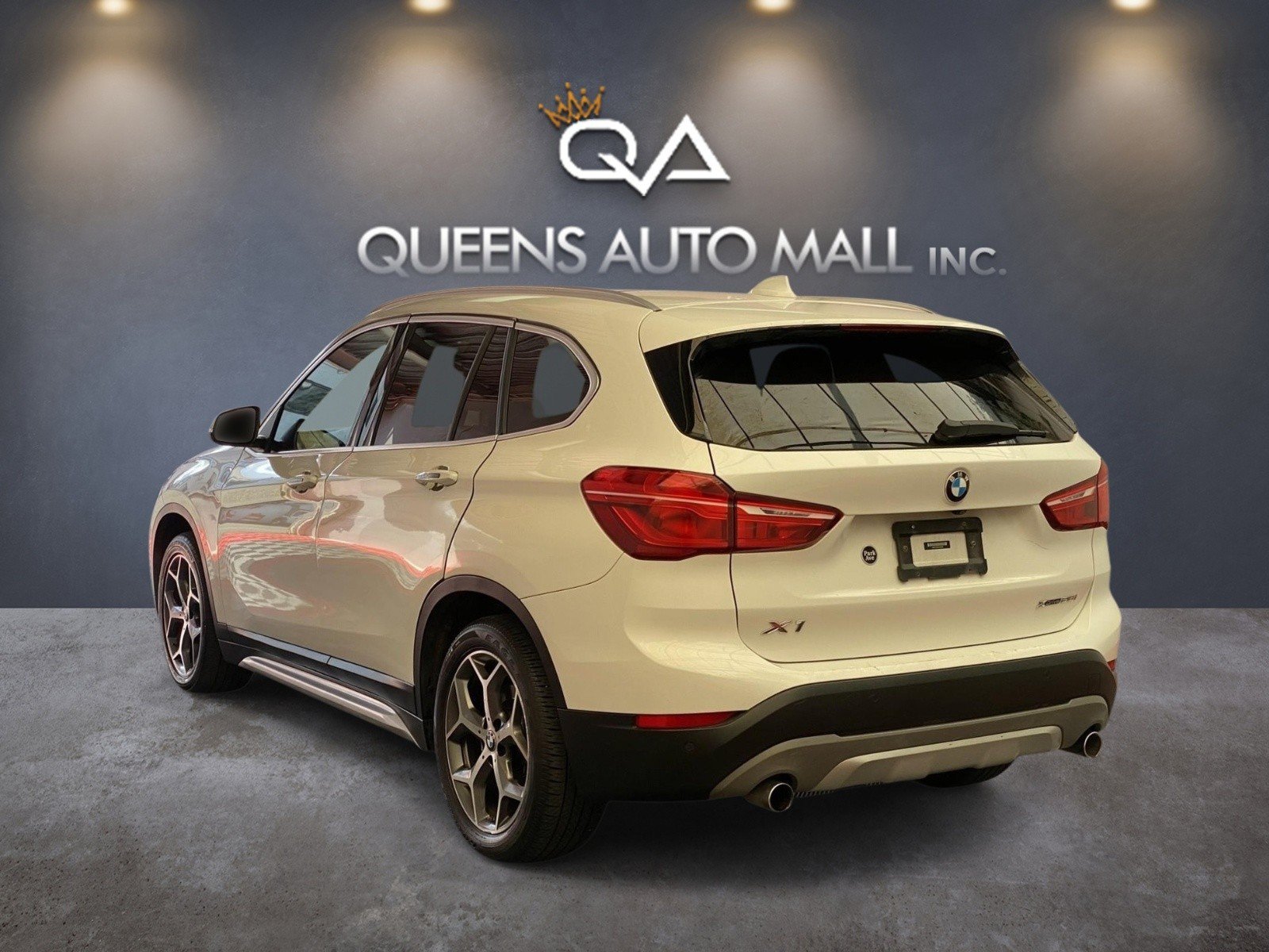 Used 2018 BMW X1 xDrive28i w/ Convenience Package AWD/4WD image 4