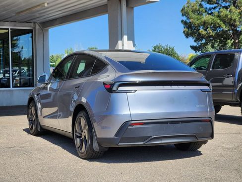 Used 2026 Tesla Model Y Long Range AWD/4WD image 3