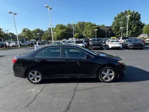 Used 2014 Toyota Camry SE FWD image 4