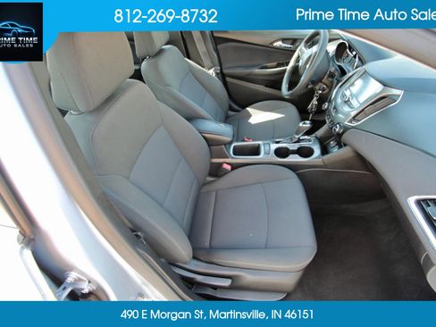 Used 2017 Chevrolet Cruze LT image 17