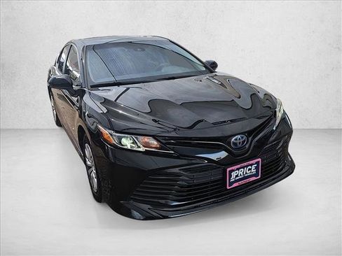 Used 2019 Toyota Camry LE image 7