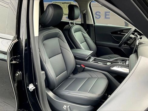 New 2026 Lincoln Nautilus Premier w/ Jet Appearance Package AWD/4WD image 11