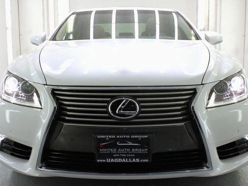 Used 2016 Lexus LS 460 w/ Comfort Package image 27